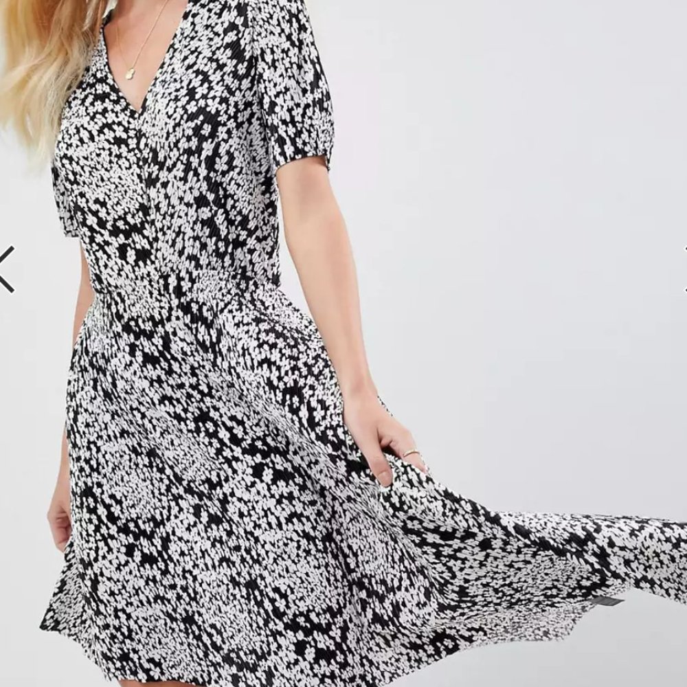 Ditsy Print Plisse Dress with Asymmetric Hem